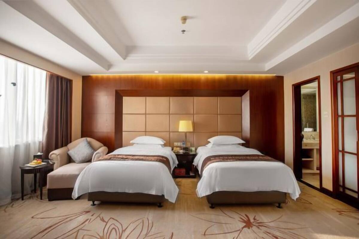 Down duvets, minibar, in-room safe, desk