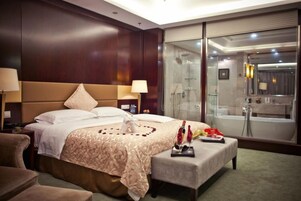 Deluxe Room, 1 Double Bed | Bathroom | Separate tub and shower, jetted tub, free toiletries, hair dryer