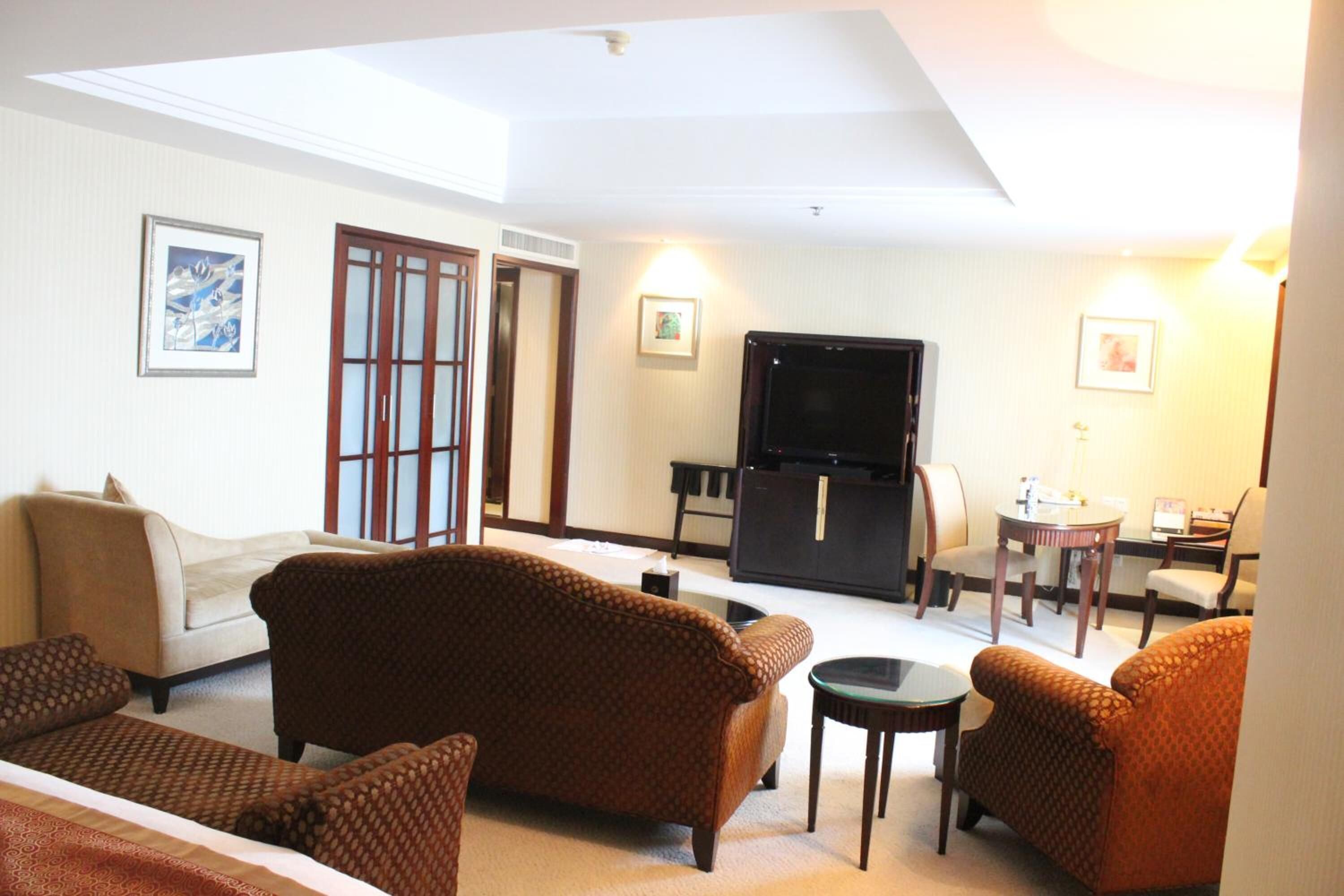 42-inch lcd tv with cable channels, tv