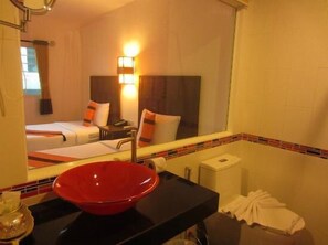 Shower, free toiletries, hair dryer