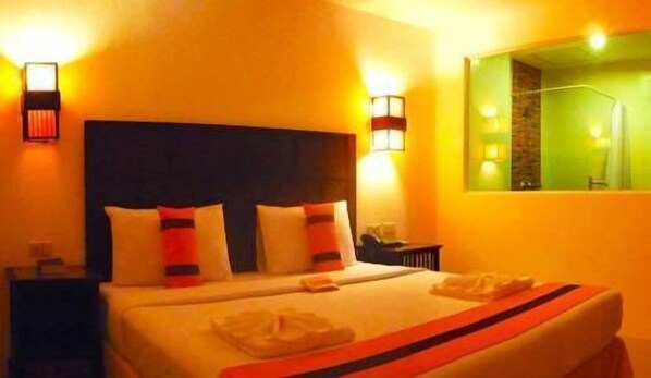 Double Room | Minibar, desk, rollaway beds - OYO 126 Patong Station House (Patong)