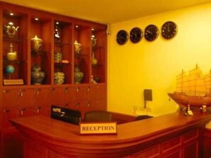 Reception - OYO 126 Patong Station House (Patong)