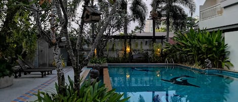 Standard Twin Room Breakfast included | Kolam renang | Kolam renang outdoor, dengan kursi berjemur