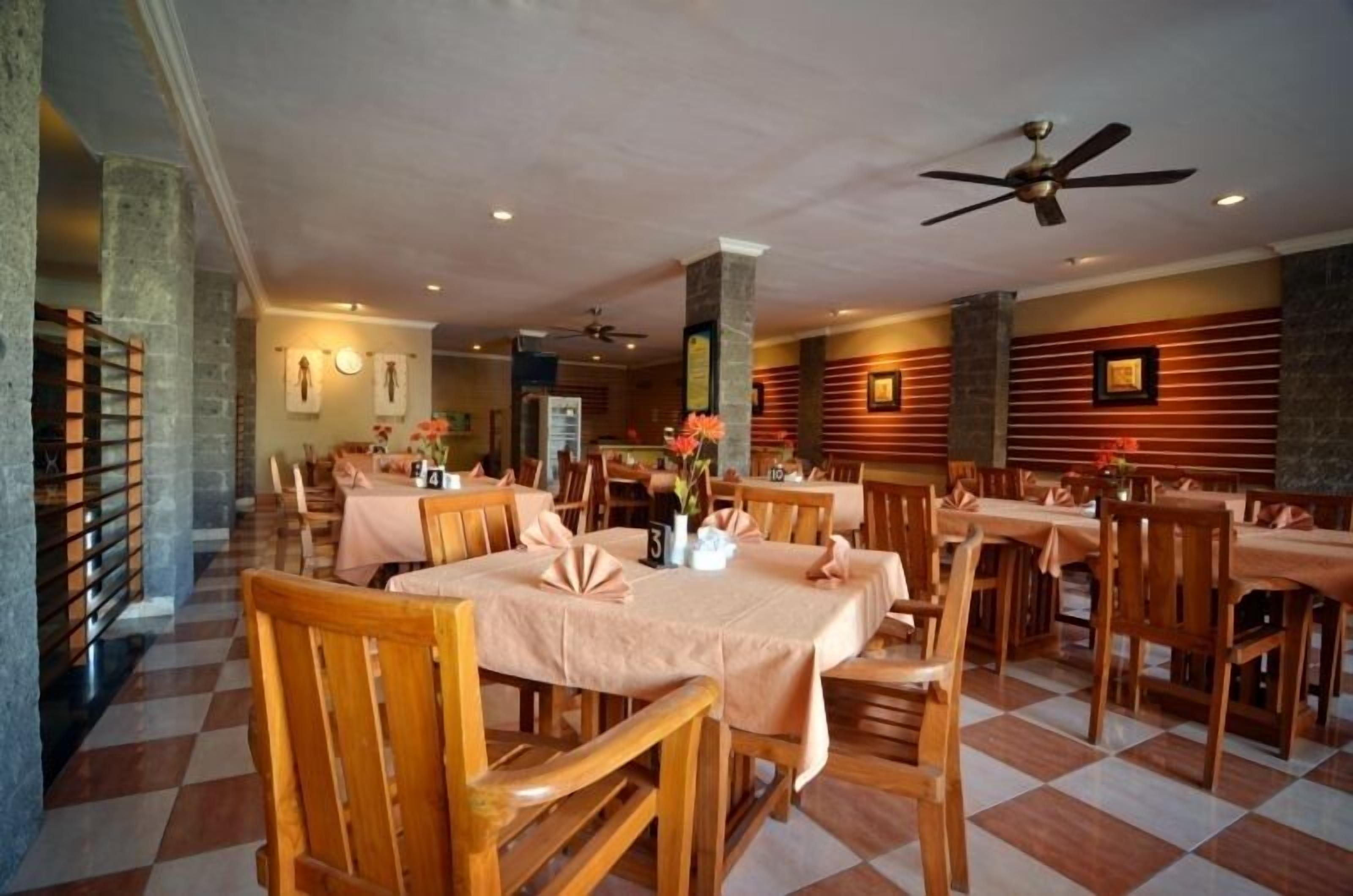 Breakfast, lunch, dinner served; international cuisine, pool views 