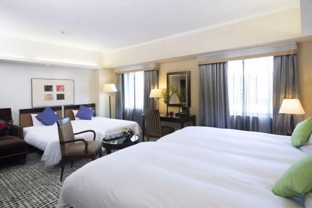 Premium bedding, soundproofing, iron/ironing board, free WiFi