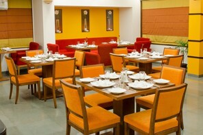 Breakfast, lunch and dinner served - The Haven Serviced Residences (Pune)