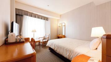 Geluiddichte muren, een strijkplank/strijkijzer, gratis wifi, beddengoed