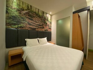 Bureau, fer et planche à repasser, Wi-Fi gratuit, draps fournis