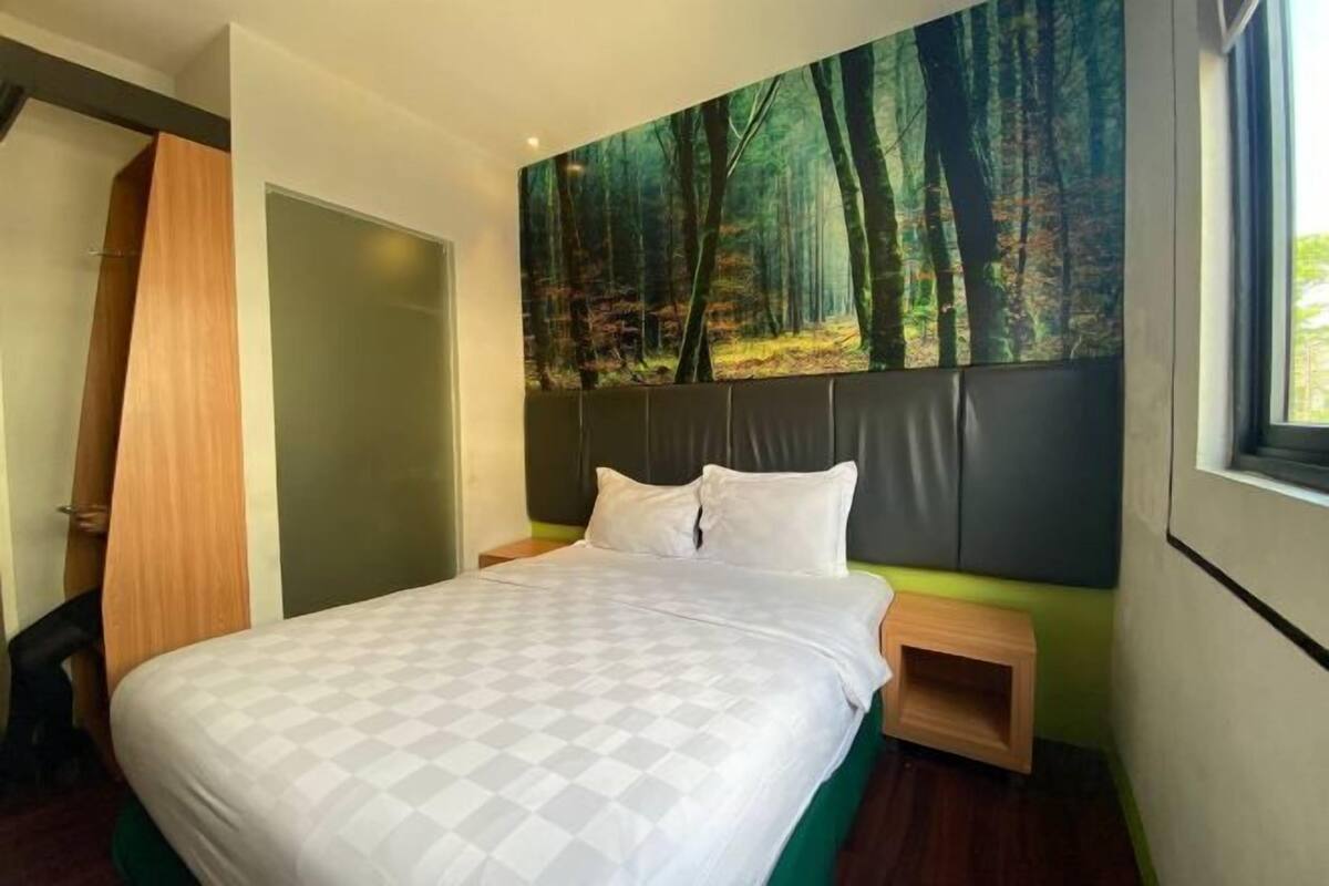 Desk, iron/ironing board, free WiFi, bed sheets