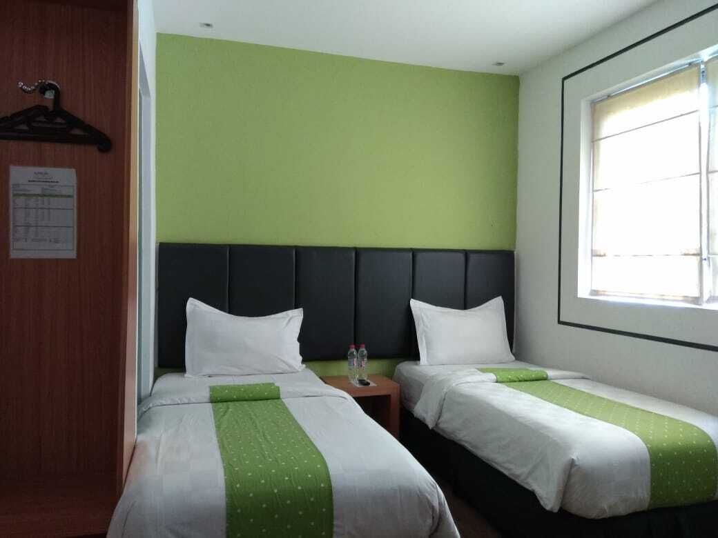 deluxe twin room | 1 bedroom, desk, iron/ironing board, free wifi