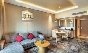 Premium bedding, pillowtop beds, minibar, in-room safe - Sayaji Pune (Paud)