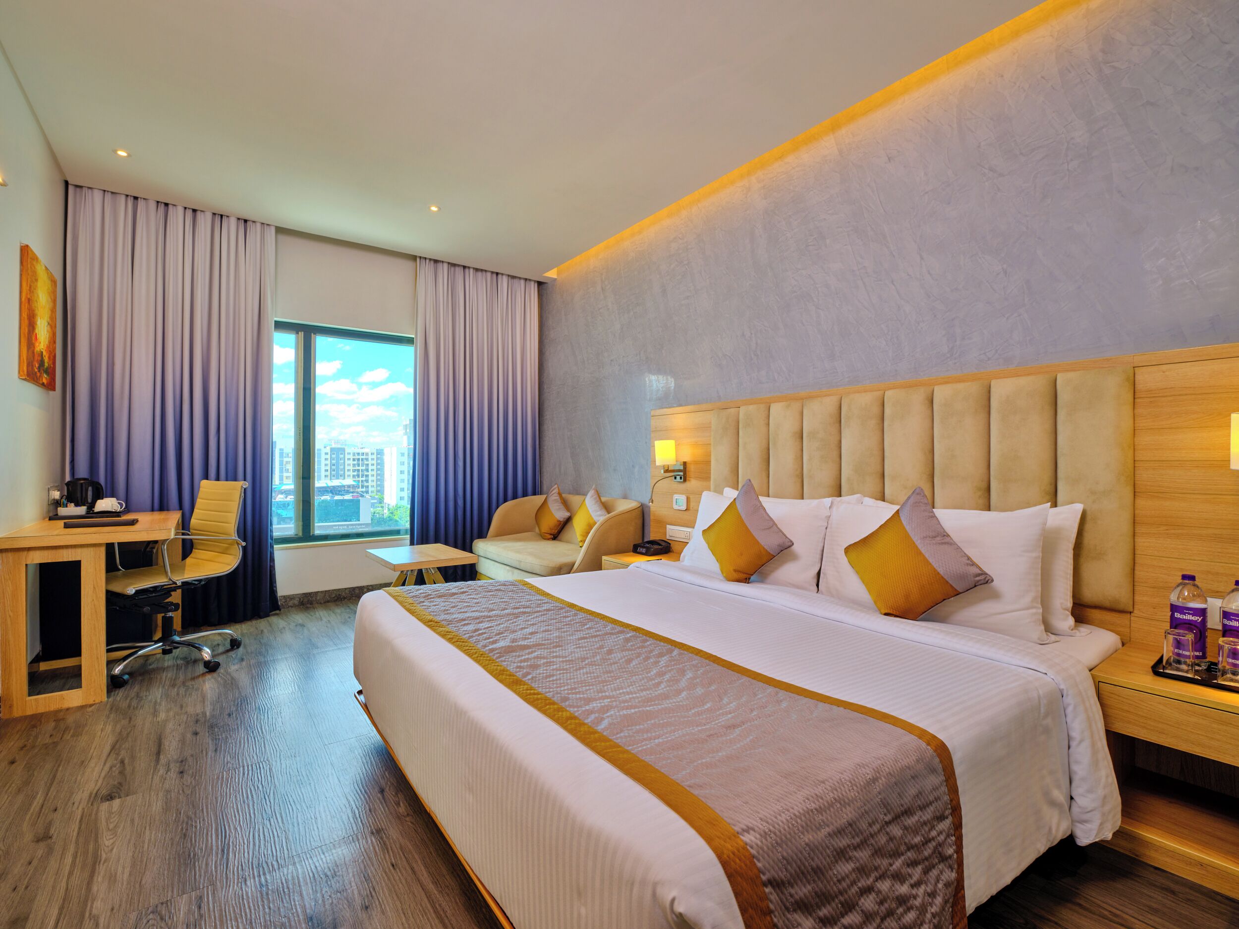 Roupas de cama premium, camas com colchões pillow-top, frigobar