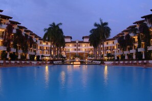 Façade de l’hébergement - soirée/nuit