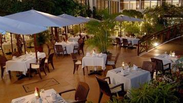 2 restaurants, international cuisine