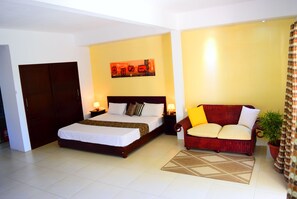 In-room safe, individually decorated, individually furnished - Mountain View (La Gaulette)