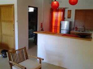 Studio | Eget kjøkken | Kjøleskap, mikrobølgeovn, kokeplater og vannkoker