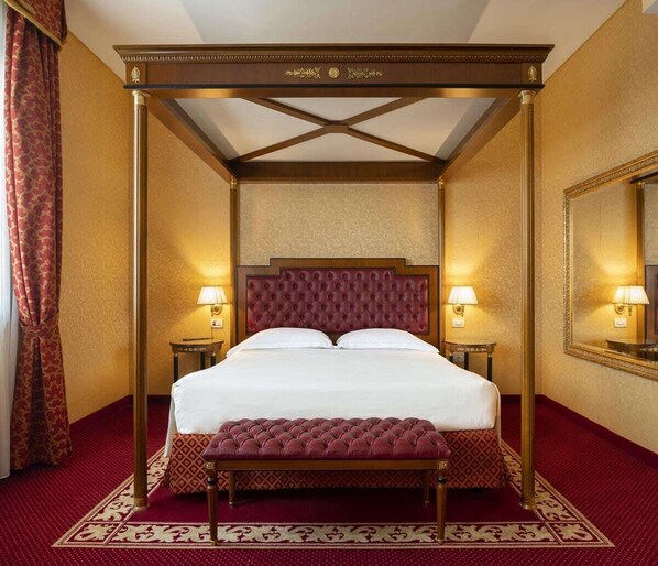 Junior Suite | Minibar, in-room safe, free WiFi, bed sheets