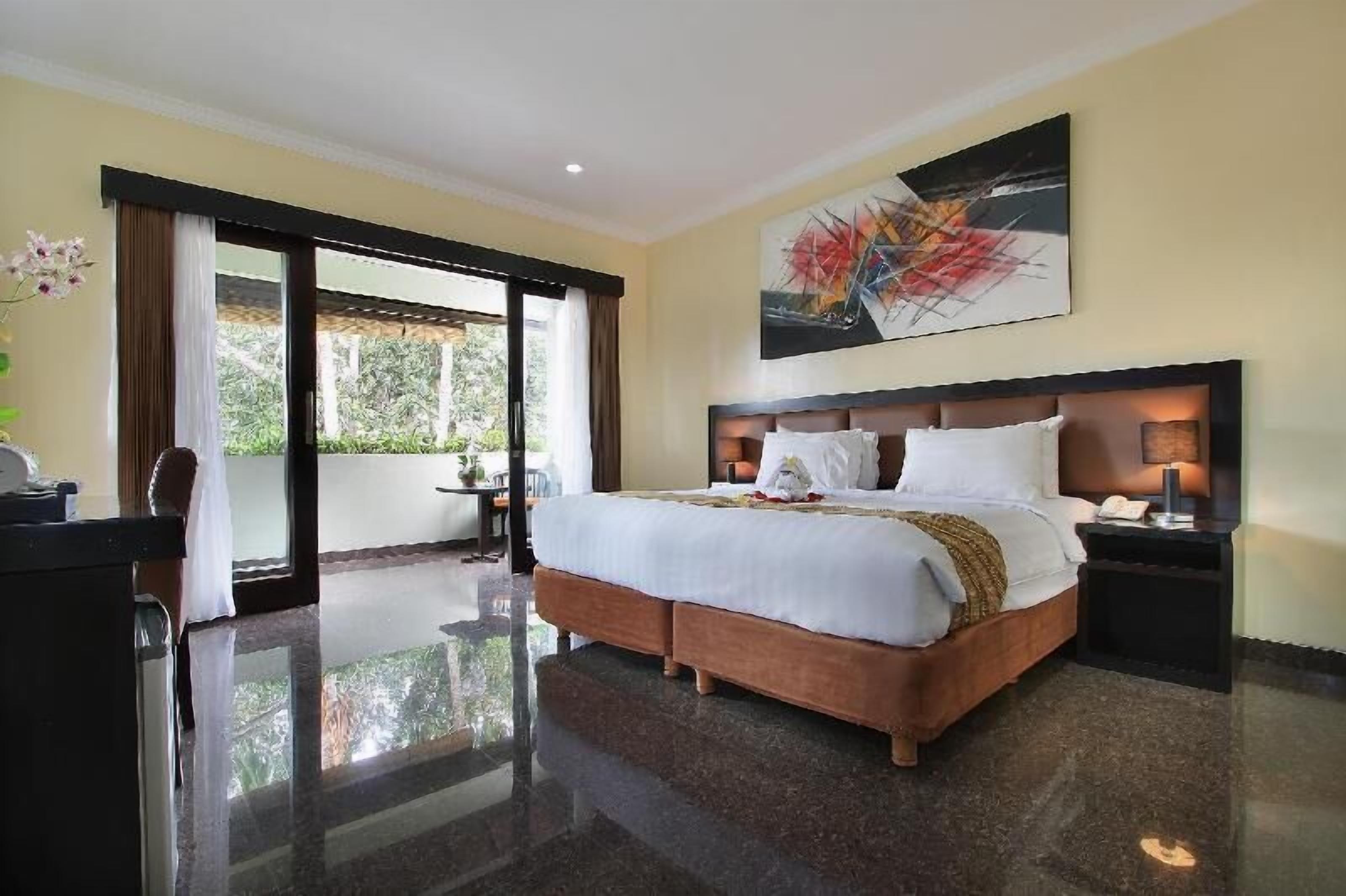 Memory foam beds, minibar, in-room safe, blackout drapes
