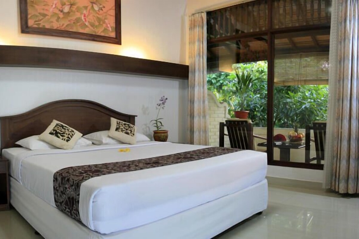 Memory foam beds, minibar, in-room safe, blackout drapes