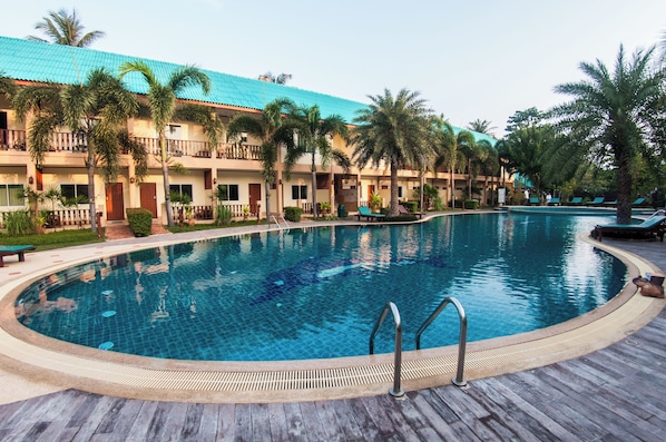 Superior Room, Pool View