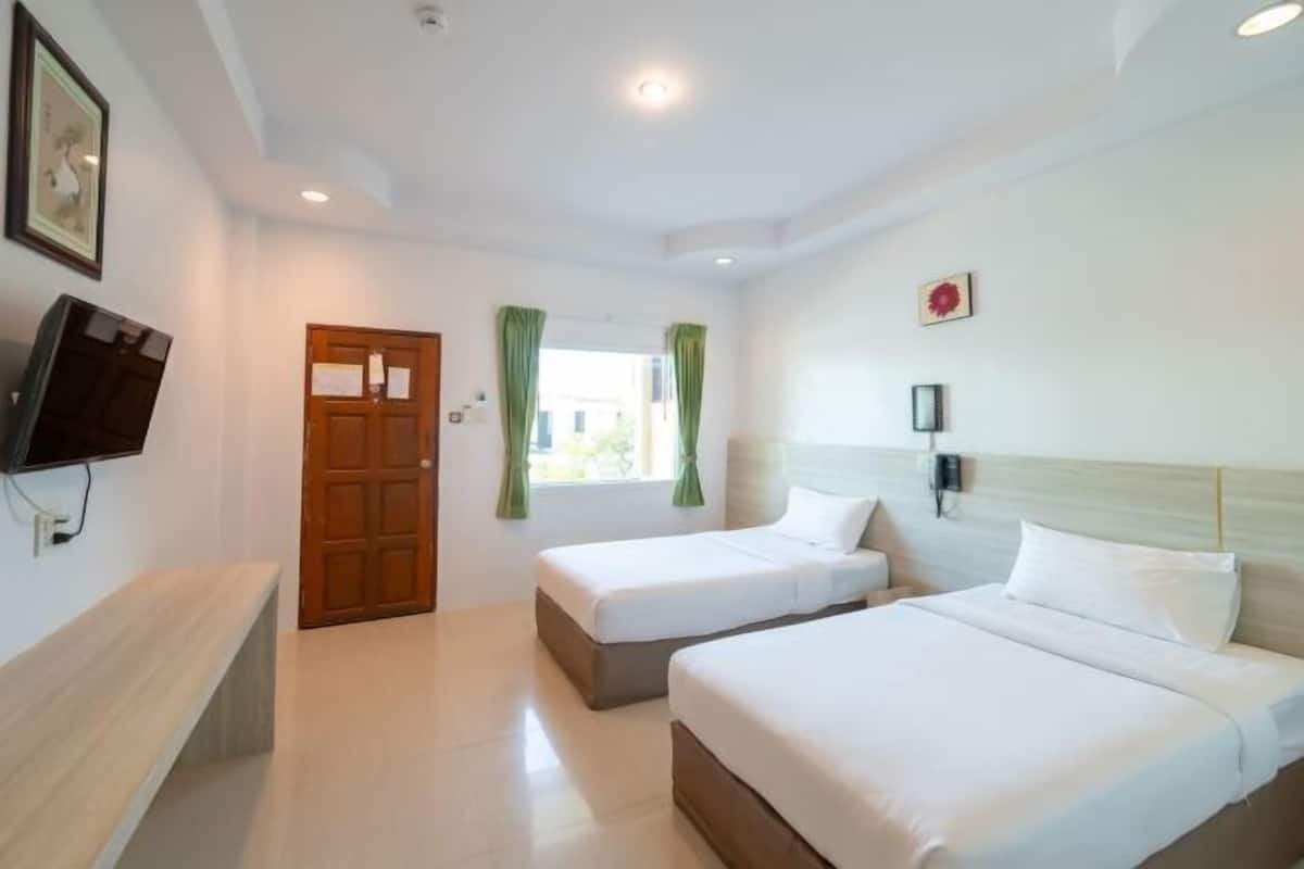 Zimmersafe, Verdunkelungsvorhänge, Zustellbetten, kostenloses WLAN