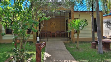 Deluxe Villa, 2 Bedrooms | In-room safe, blackout curtains, rollaway beds, free WiFi