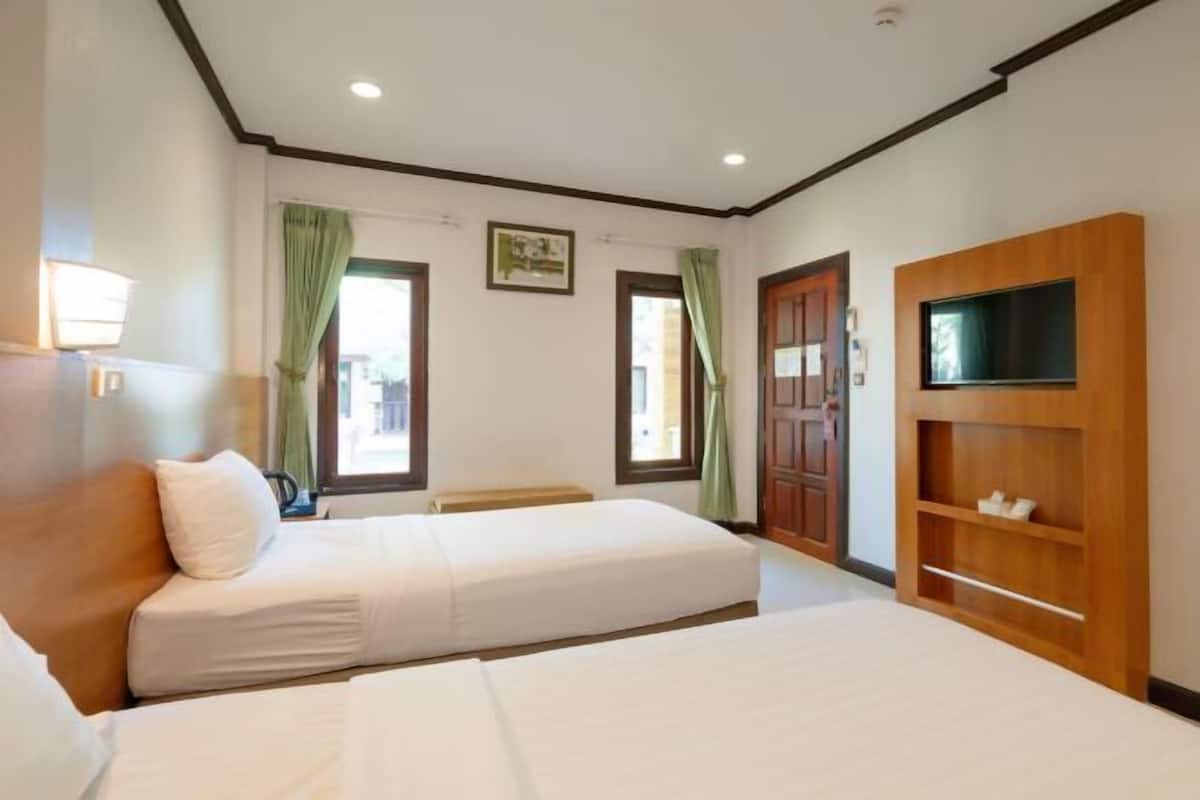 In-room safe, blackout curtains, rollaway beds, free WiFi