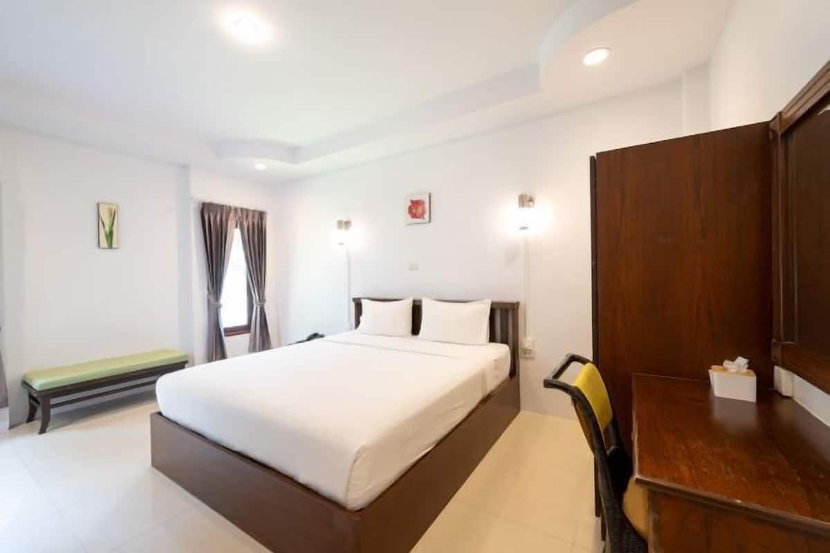 In-room safe, blackout curtains, rollaway beds, free WiFi
