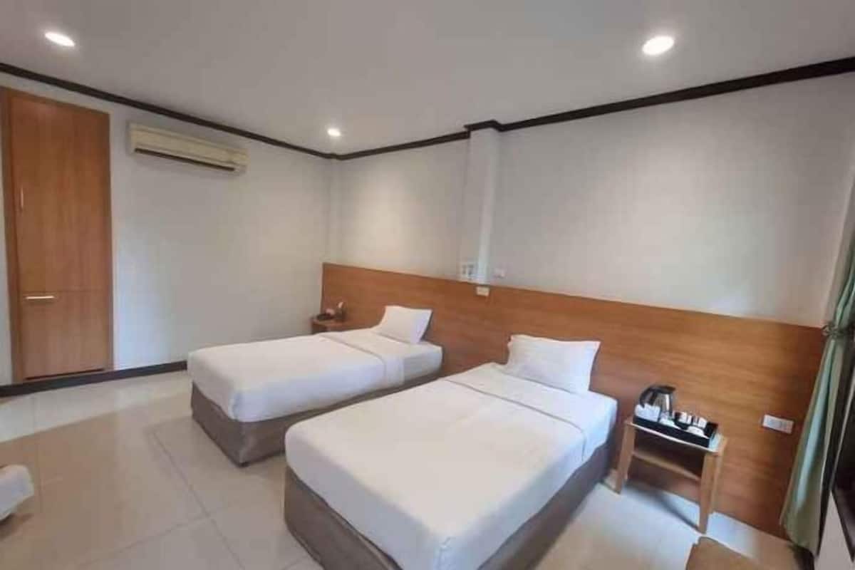 In-room safe, blackout curtains, rollaway beds, free WiFi