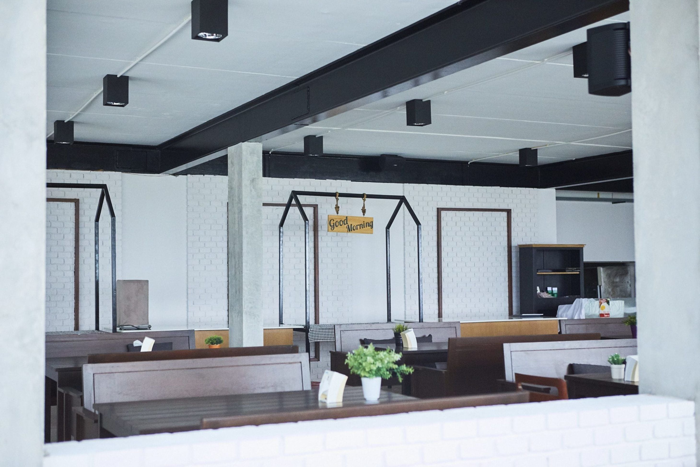 Lunch and dinner served, Thai cuisine