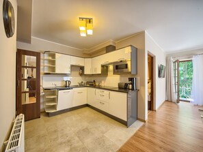 Apartment, 1 Bedroom | Private kitchenette