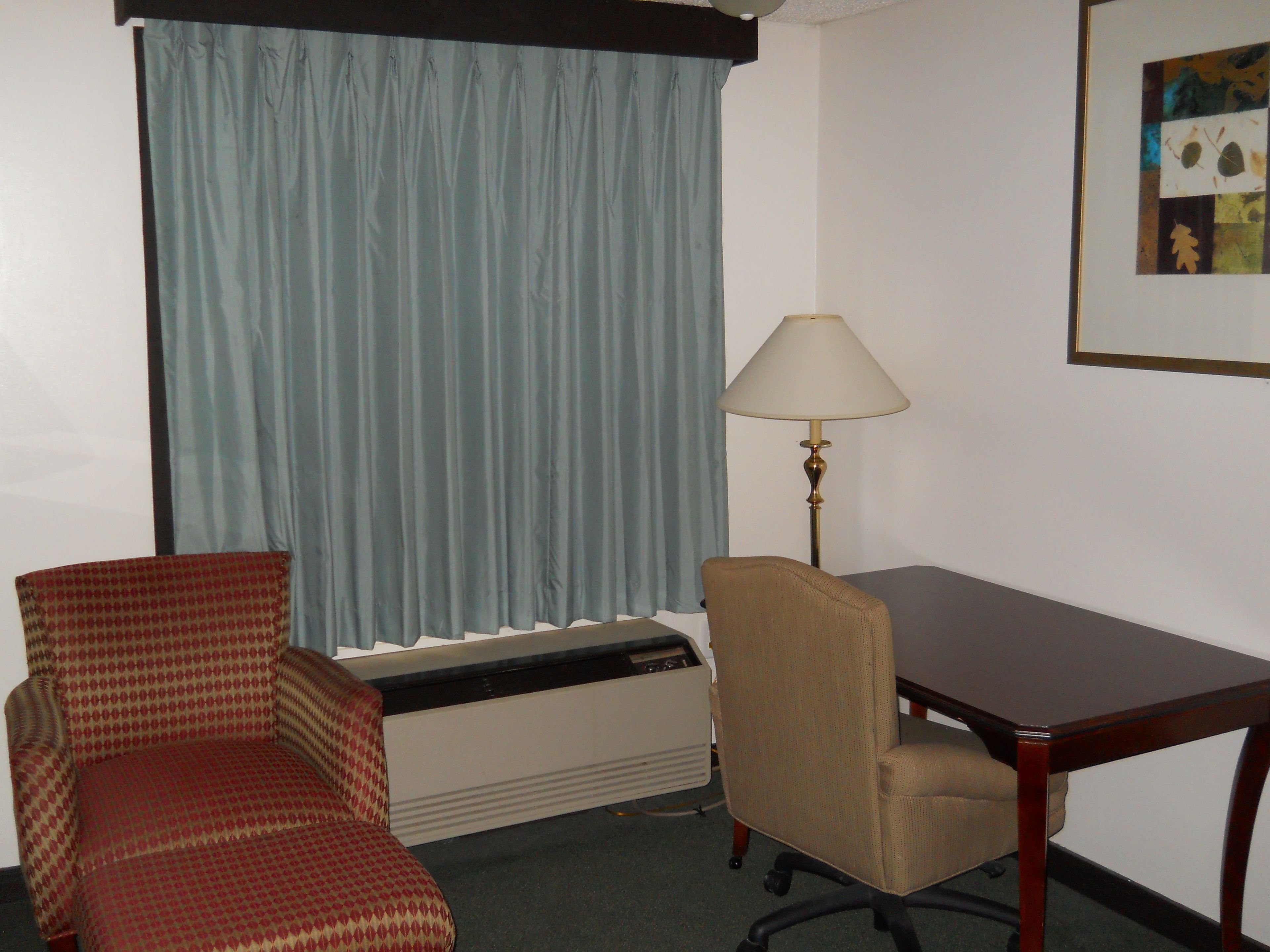 Classic Room, 1 King Bed | Living room