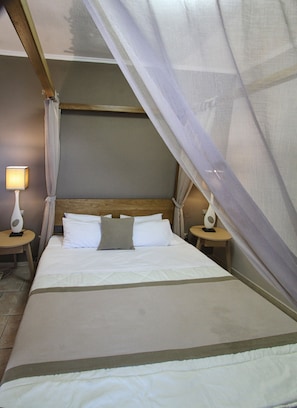 Executive Studio Suite, 1 Bedroom, Beach View, Executive Level | Egyptian cotton sheets, premium bedding, in-room safe, desk