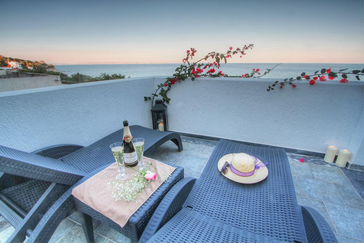 Junior Studio Suite, 1 King Bed, Beach View, Beachfront | Balcony view