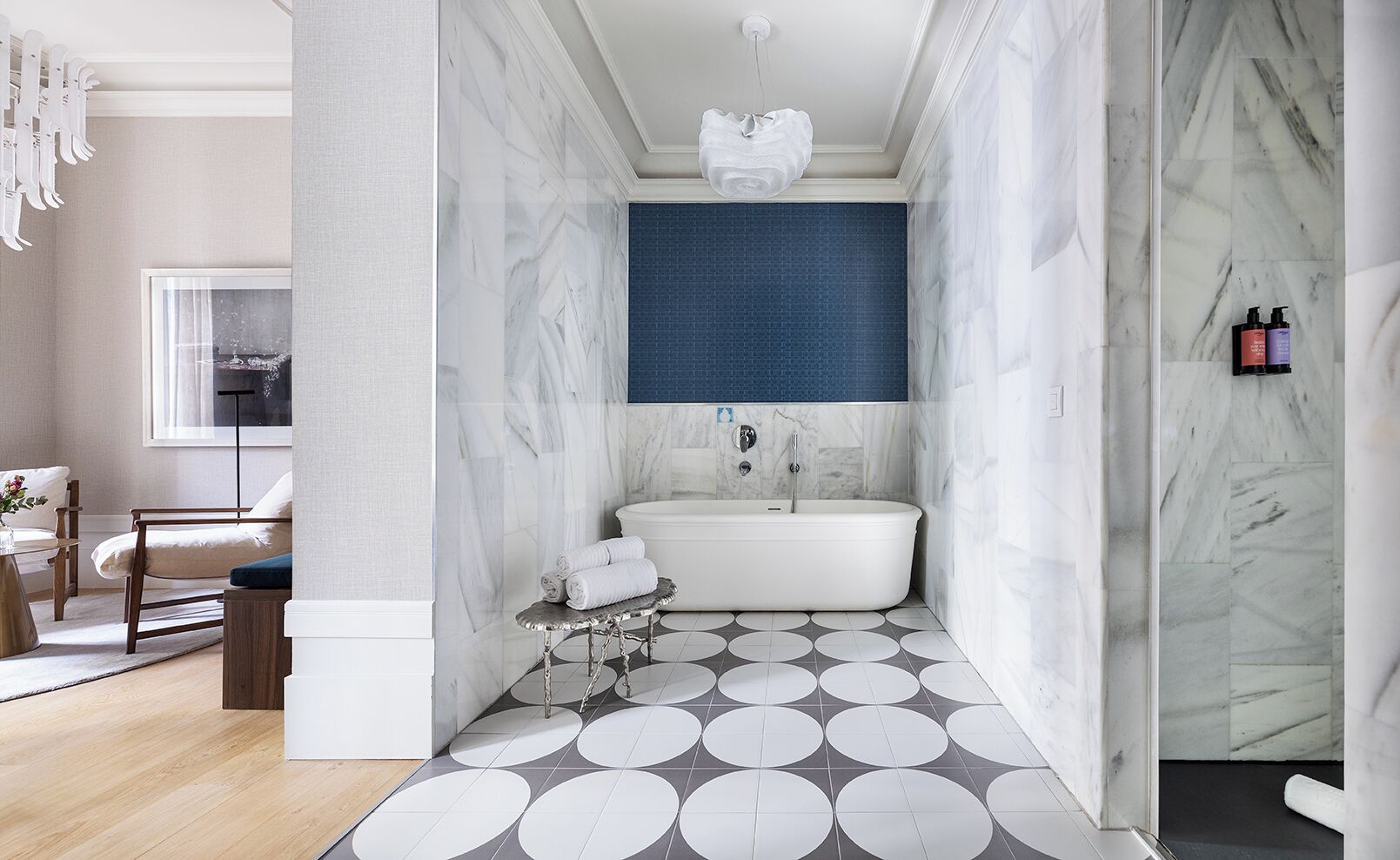 premium room (deluxe) | premium bedding, minibar, in-room safe, iron/ironing board