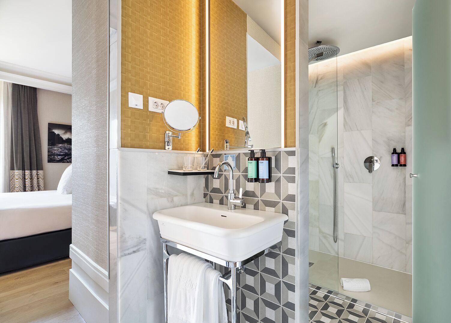 executive room, balcony | bathroom | free toiletries, hair dryer, towels