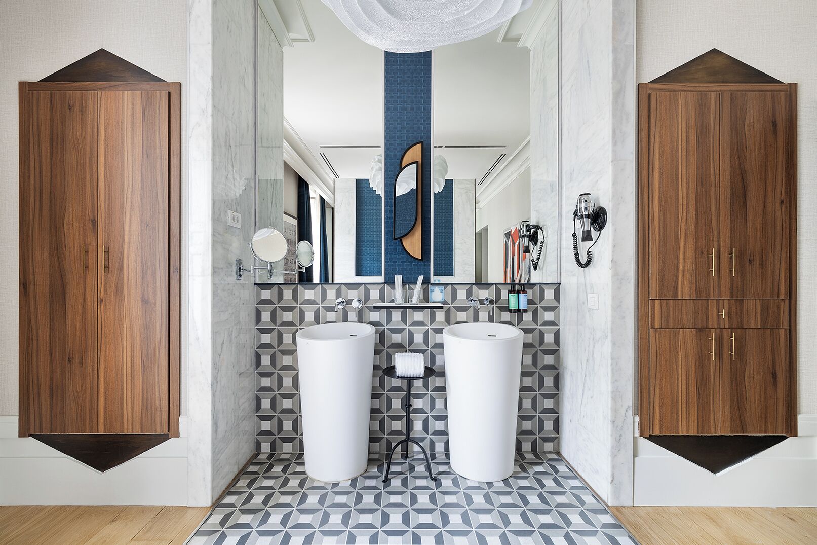 premium room (deluxe) | premium bedding, minibar, in-room safe, iron/ironing board