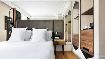 Executive Room, Balcony | Premium bedding, minibar, in-room safe, iron/ironing board