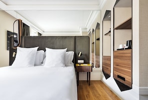Premium bedding, minibar, in-room safe, iron/ironing board - One Shot Recoletos  (Madrid)