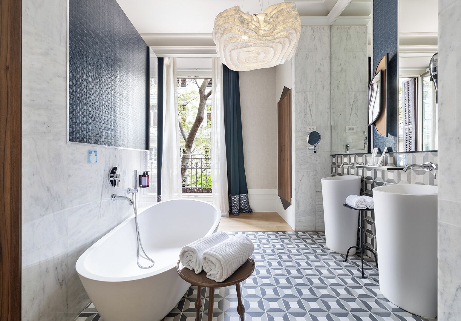 premium room (deluxe) | bathroom | free toiletries, hair dryer, towels