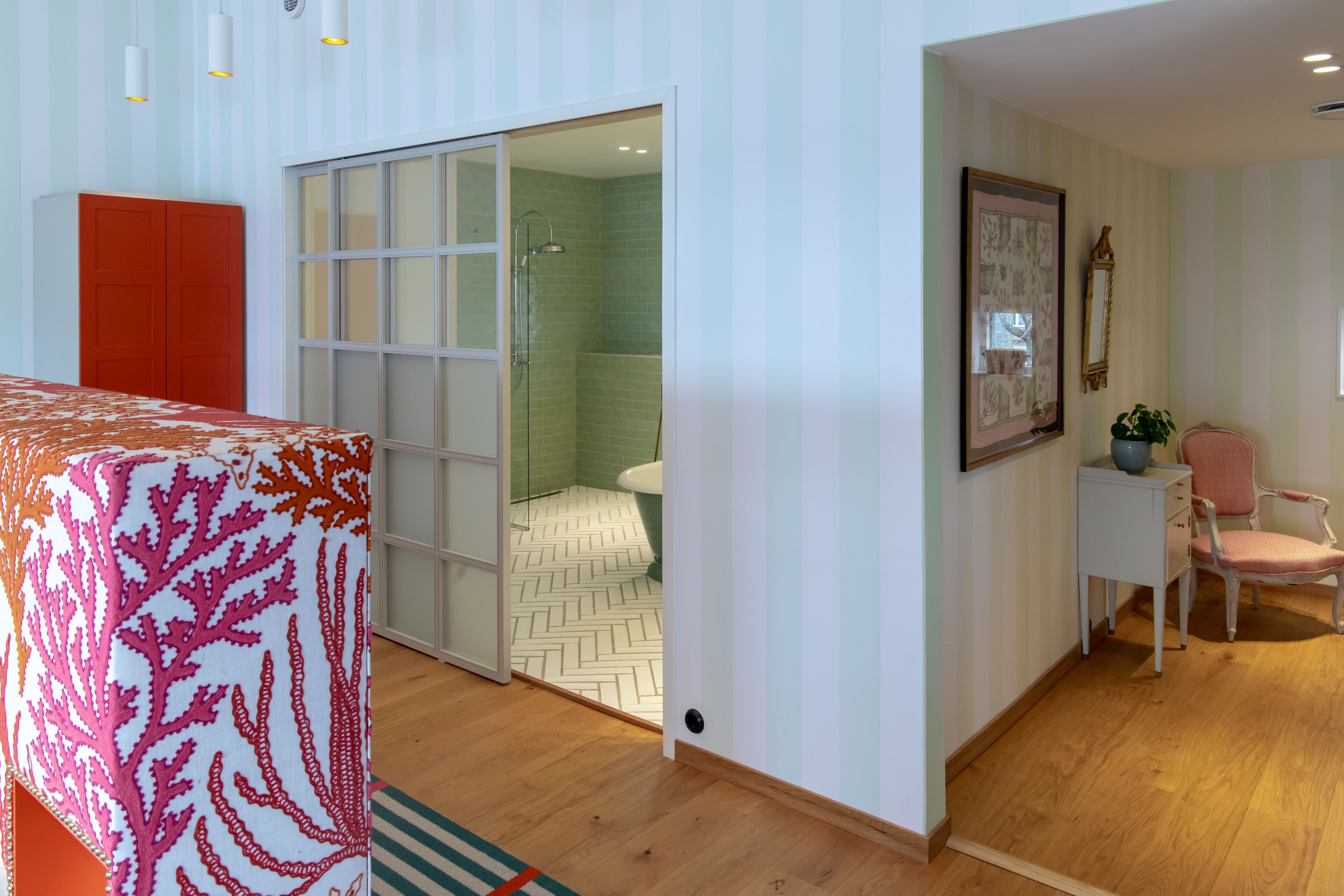 1 bedroom, hypo-allergenic bedding, blackout curtains, free wifi