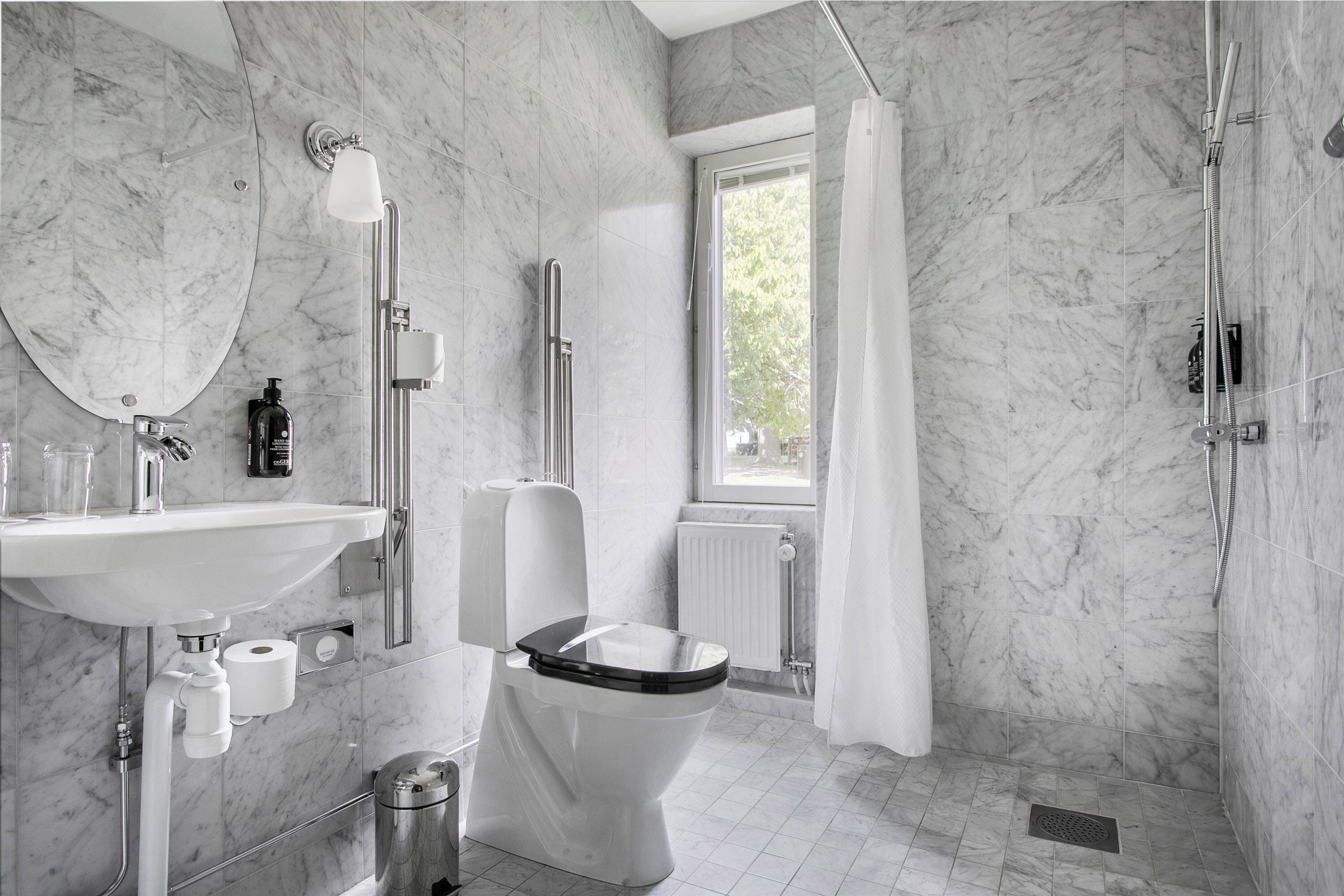 standard double room | bathroom | eco-friendly toiletries, hair dryer, towels, soap