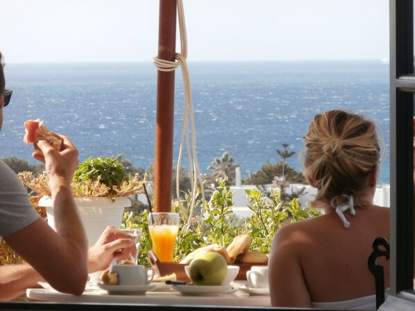 Lobby sitting area - Galini Bungalows (Tinos)