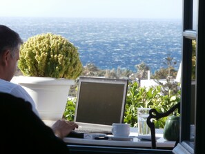 Lobby sitting area - Galini Bungalows (Tinos)