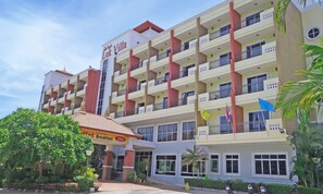 Front of property - Lek Villa (Pattaya)