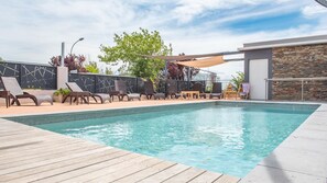 Seasonal outdoor pool, open 10:00 AM to 9:00 PM, pool umbrellas - Sure Hotel by Best Western Beziers Le Monestie (Boujan-sur-Libron)
