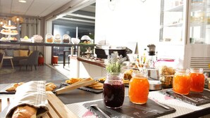 A breakfast buffet with various food items and beverages. - Sure Hotel by Best Western Beziers Le Monestie (Boujan-sur-Libron)