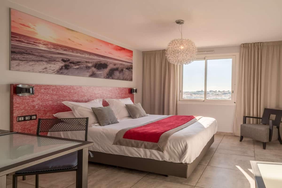 In-room safe, desk, laptop workspace, soundproofing
