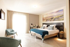 Double Room (Privilège) | In-room safe, individually decorated, individually furnished, desk - Sure Hotel by Best Western Beziers Le Monestie (Boujan-sur-Libron)