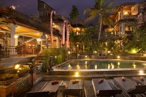 Una piscina al aire libre (de 07:00 a 19:00), tumbonas